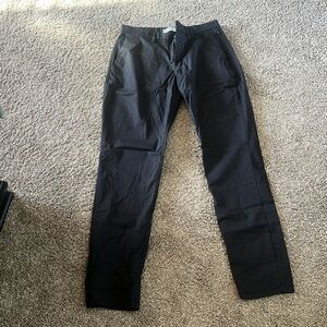 Black athletic taper pants in excellent shape